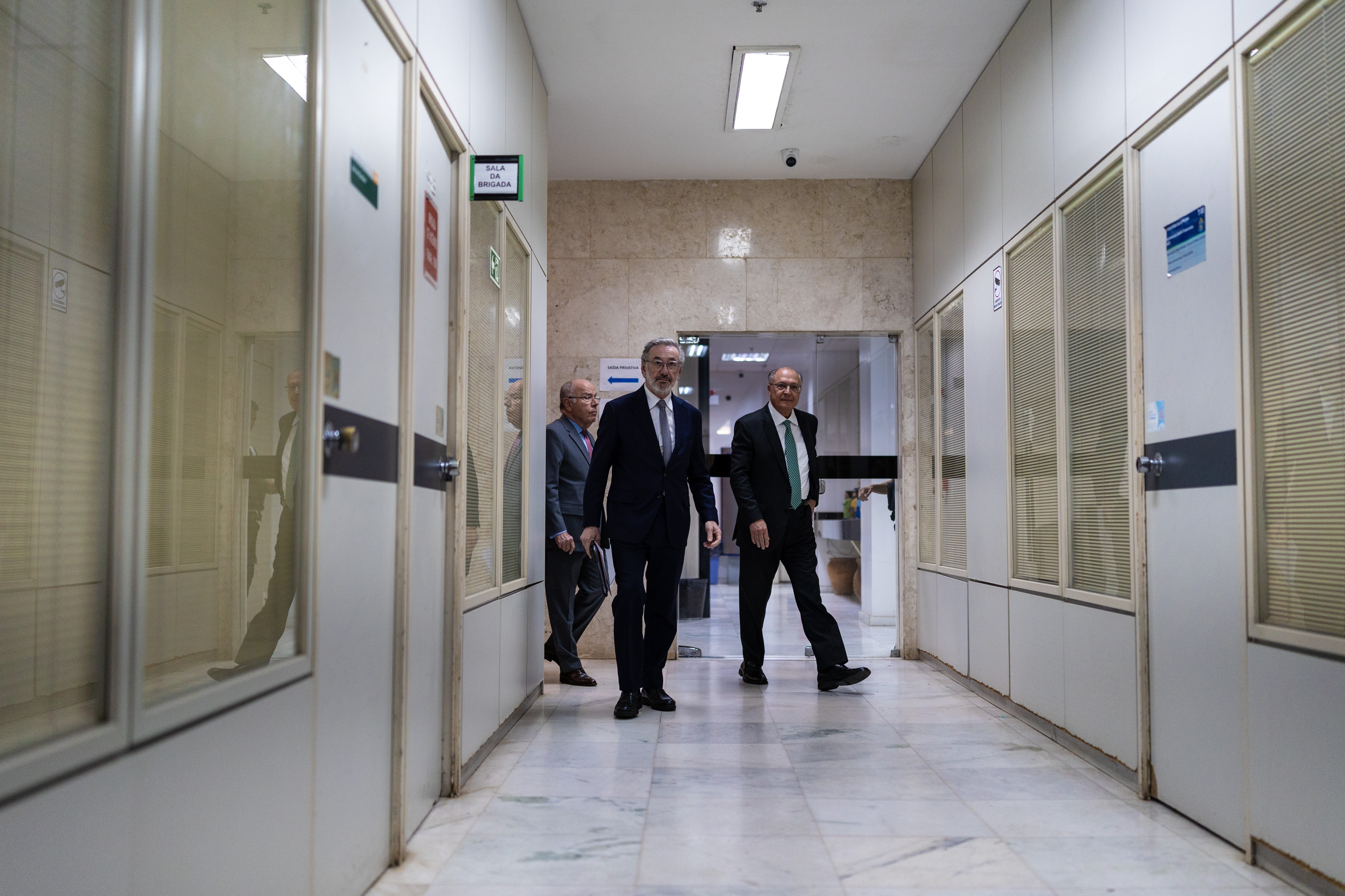 Mais uma tarifa a caminho Governo dá como certa a inclusão do Brasil em outra sobretaxa dos EUA nesta semana. Veja qual