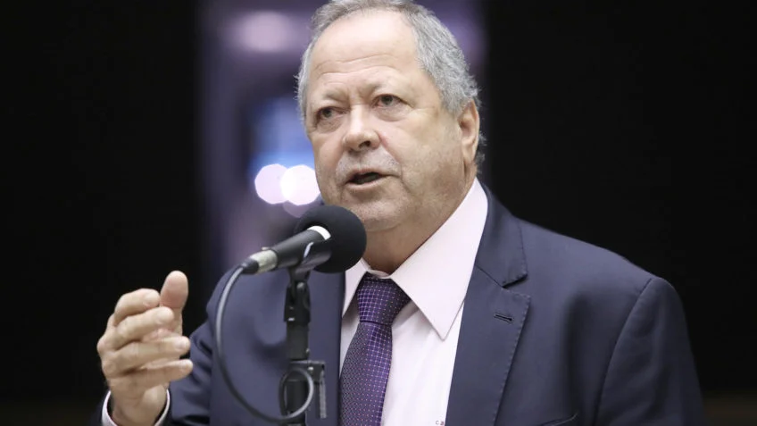 Dino nega pedido de Chiquinho Brazão e mantém perda de mandato