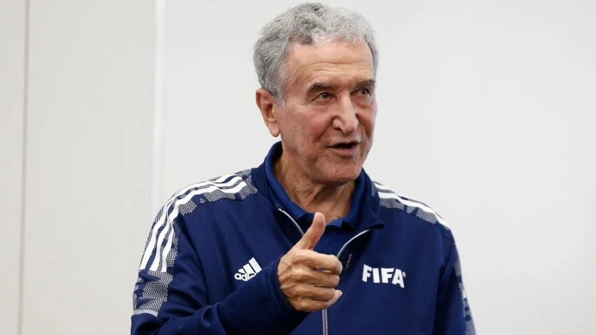 Parreira melhora e pode deixar UTI até o final de semana