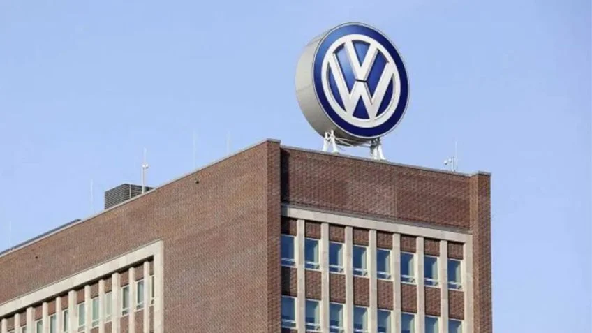 Volkswagen reduz previsão de receita para 2026 por reestruturação