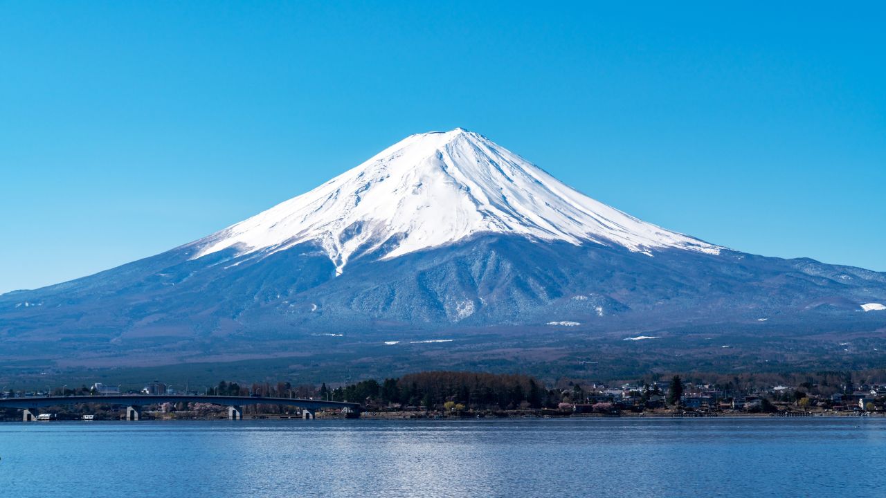 Turista morre e idosa de 99 anos é resgatada após passar noite no Monte Fuji - Aventuras na História