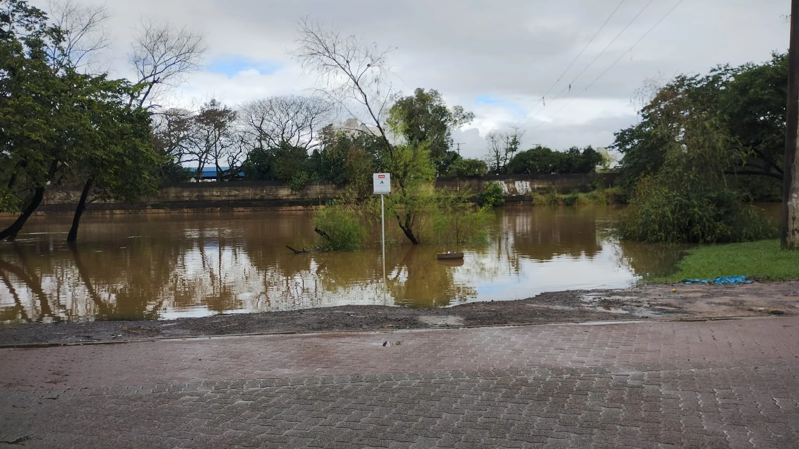 Rio dos Sinos atinge 4,30 metros e pode chegar a 4,50 até sábado duas áreas já estão sob alerta abc+