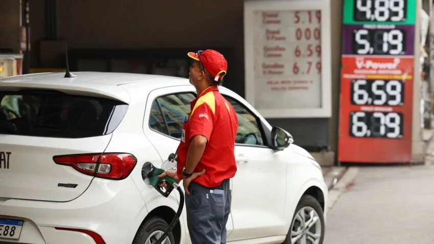 Governo manterá subvenção a combustíveis até mercado melhorar