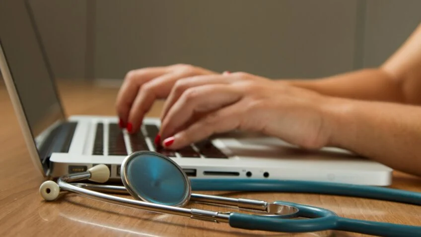 Telemedicina amplia adesão em tratamentos contra tabagismo