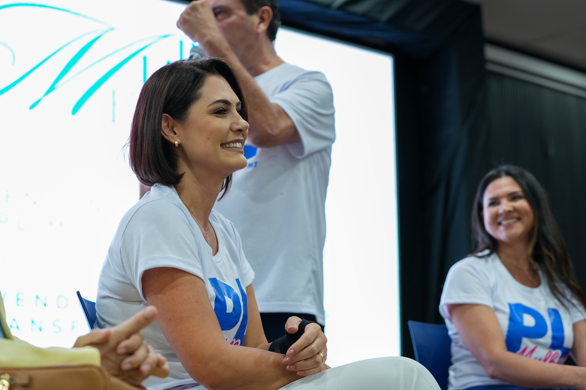 Após racha, Michelle grava vídeo para convenção de Flávio Bolsonaro e é destacada em espaço do PL Mulher G1