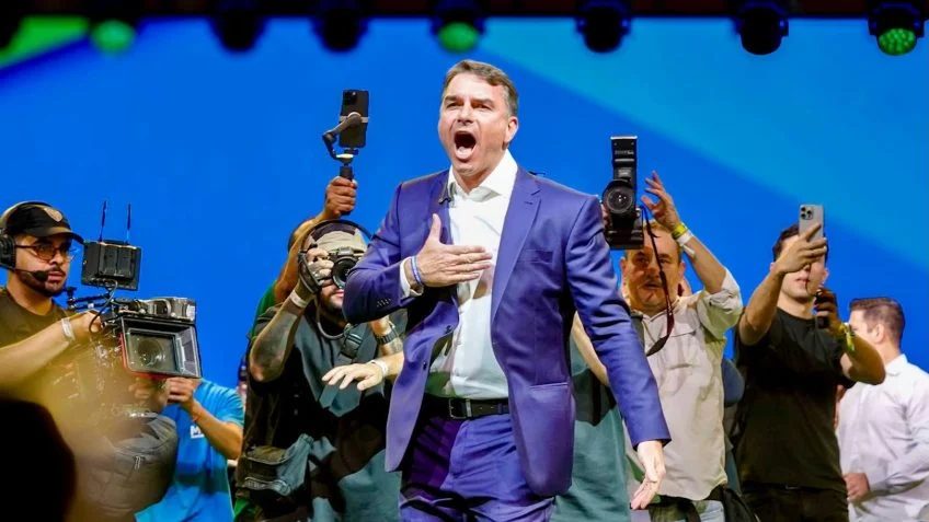 Leia a íntegra do discurso de Flávio Bolsonaro na convenção do PL