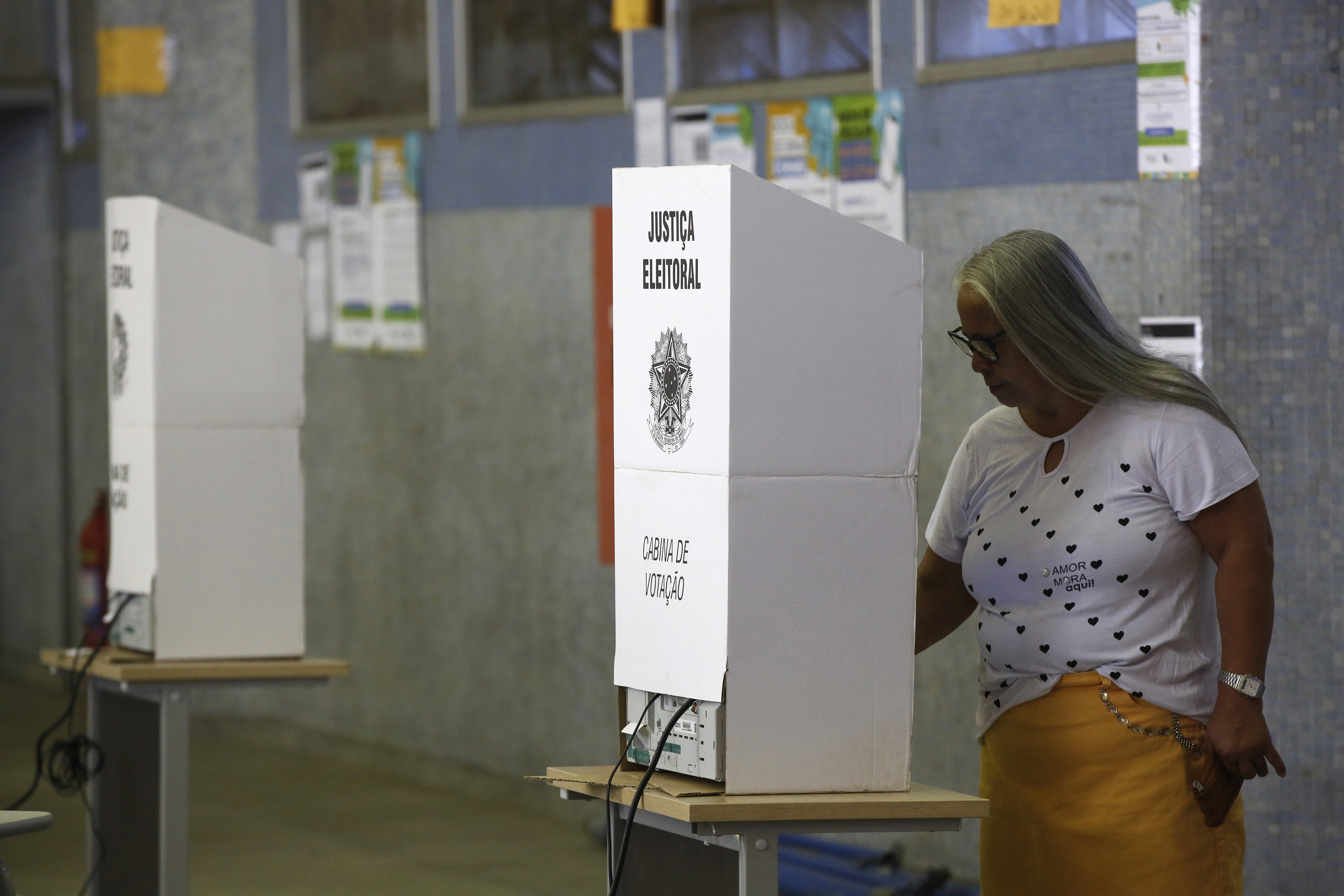Eleitorado feminino cresce, torna-se decisivo na corrida presidencial e disputa a atenção de candidatos