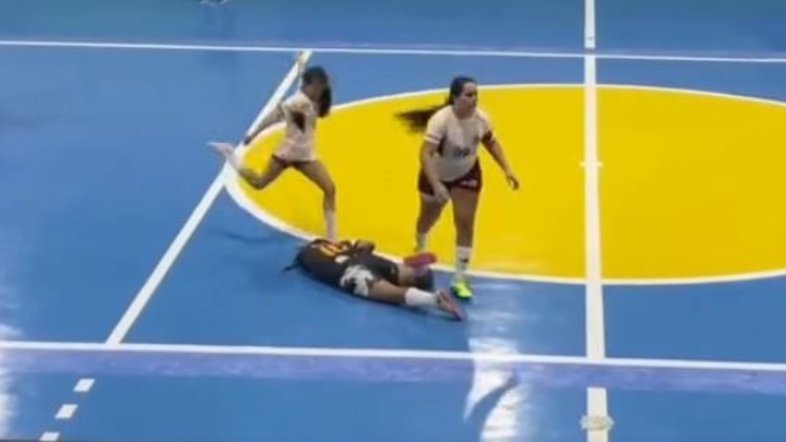 Jogadora que agrediu adversárias em partida é investigada pela Polícia G1