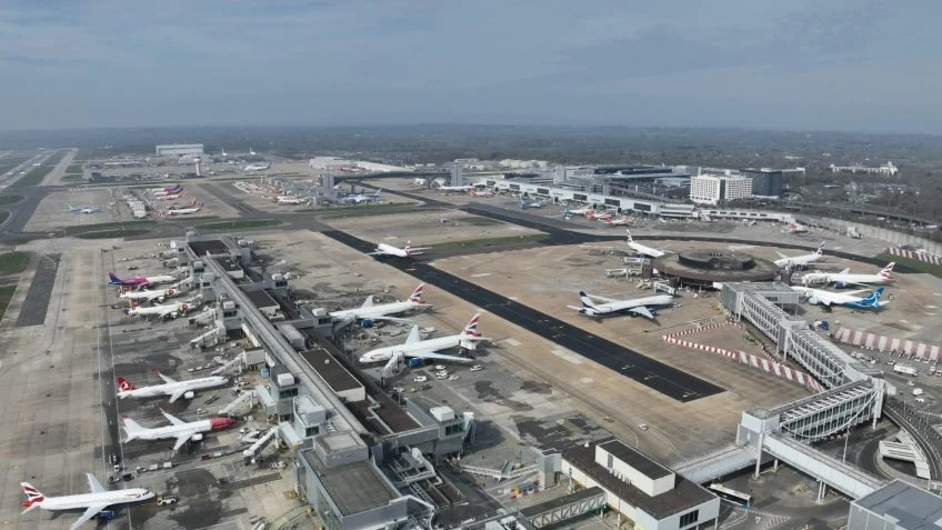 Falha deixa aeroporto sem água no Reino Unido