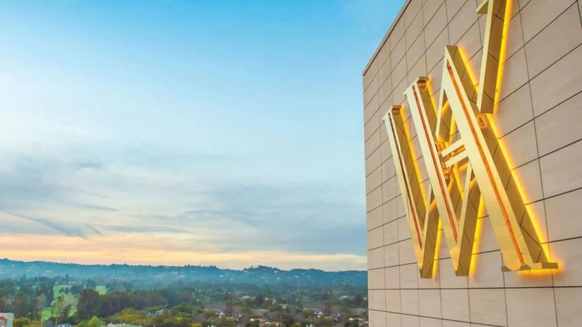 Hotel luxuoso em NY transforma salão histórico em quadra de tênis