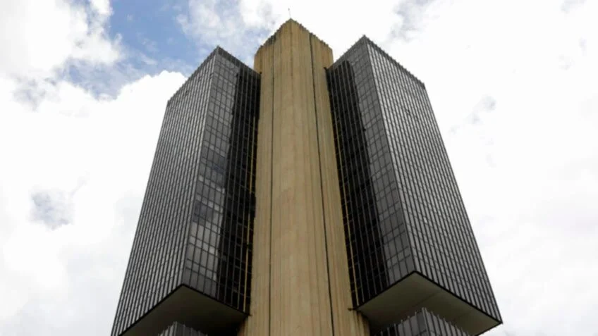 Dívida bruta atinge 81,9% do PIB em junho, diz Banco Central
