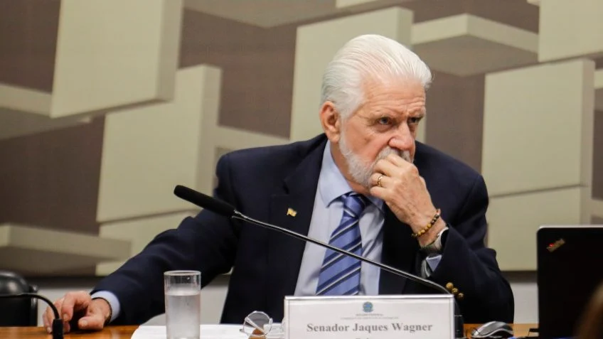 A gente ama vocês , diz mulher de Jaques Wagner a Augusto Lima