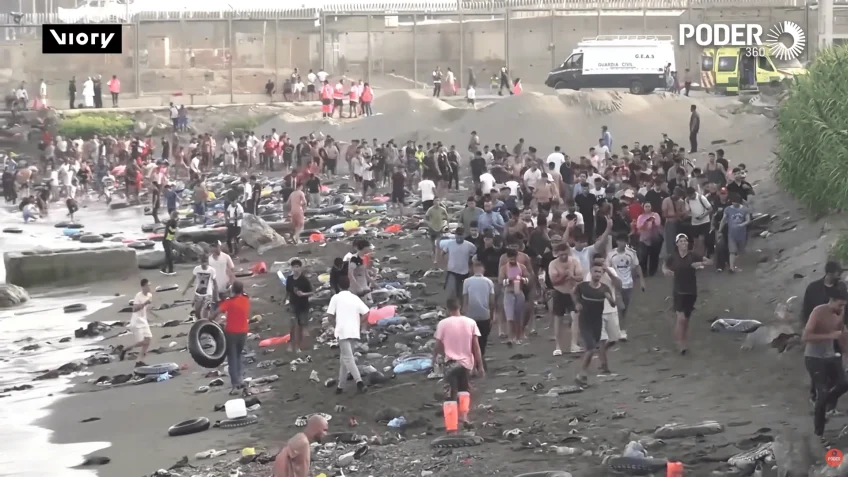 Veja imagens de marroquinos entrando em massa na Espanha