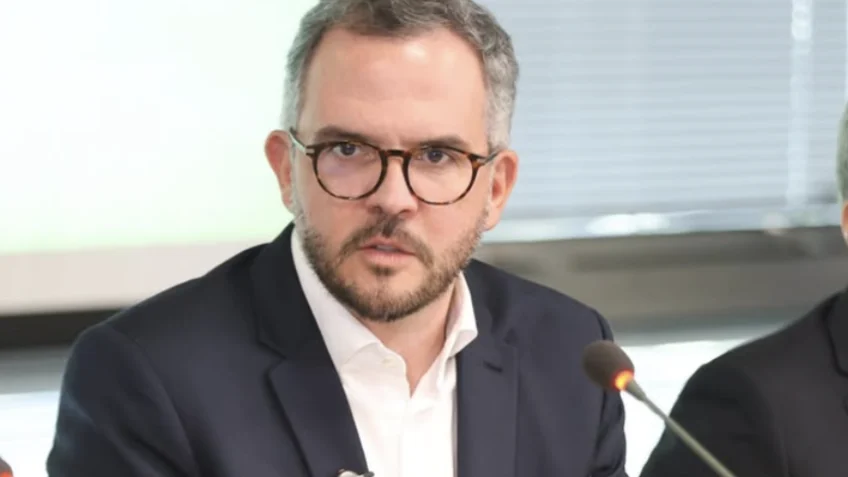 Leilão do Tecon 10 ficará para 2027, diz ministro