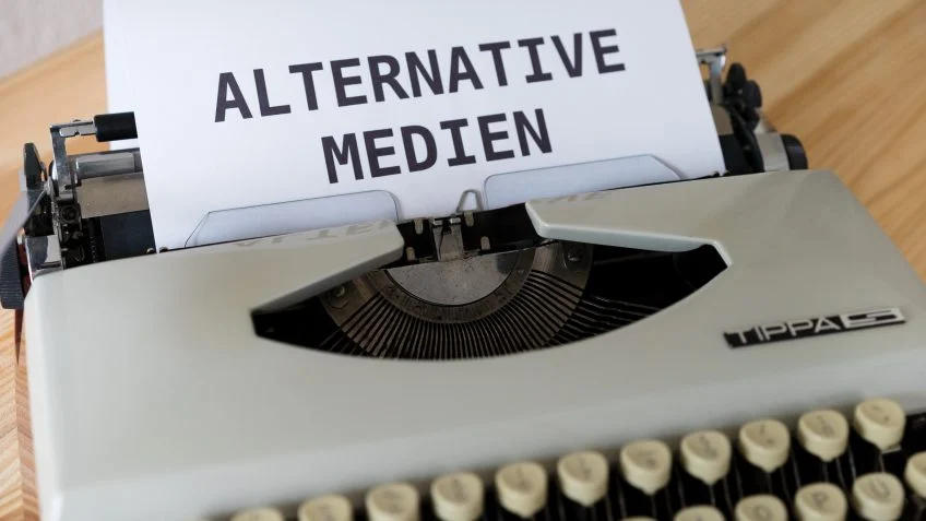 Veículos sem fins lucrativos têm alta no tráfego, mesmo com resumos de IA