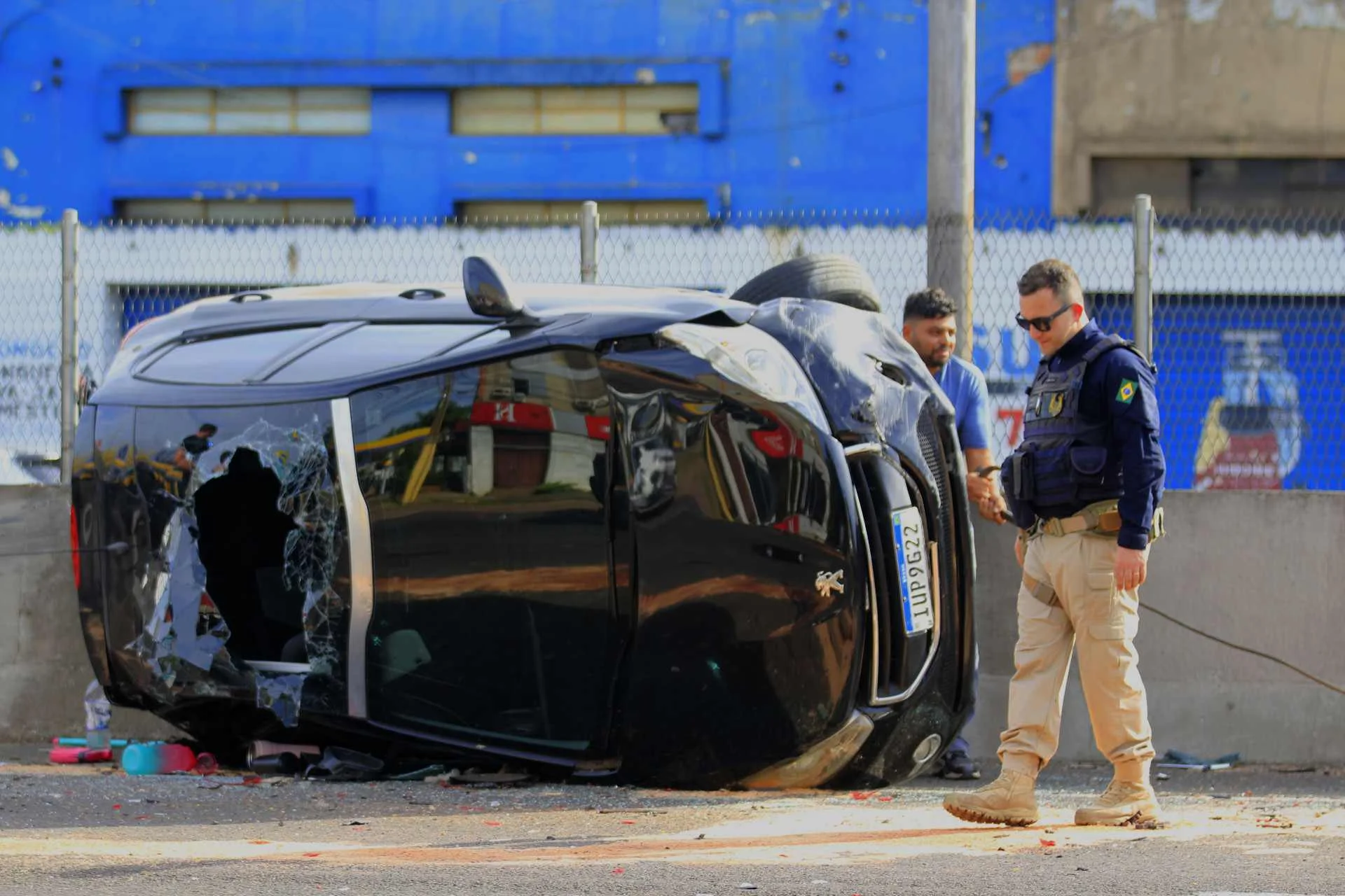 BR-116: Acidente entre quatro veículos causa capotamento e deixa feridos em Canoas abc+