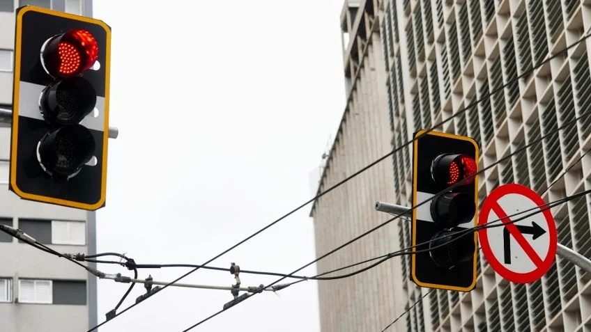 Semáforo inteligente reduz a espera e aumenta a segurança