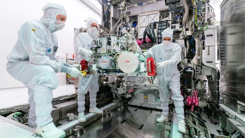 China mira monopólio da Holanda com máquina mais complexa do mundo