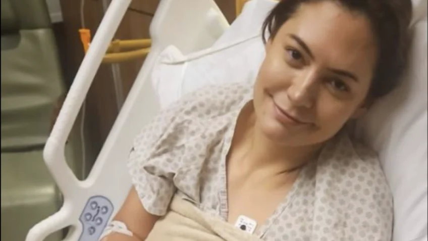 Michelle Bolsonaro publica foto em cama de hospital