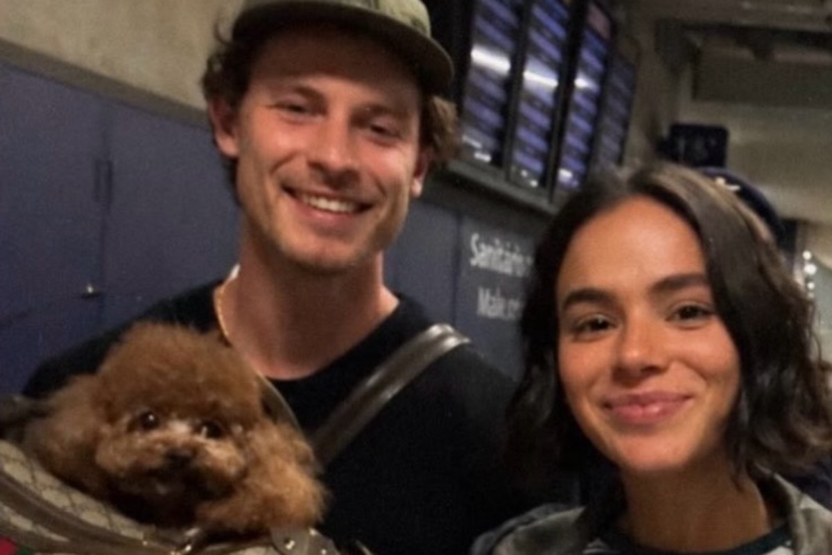 Shawn Mendes chama atenção com pet de Bruna Marquezine
