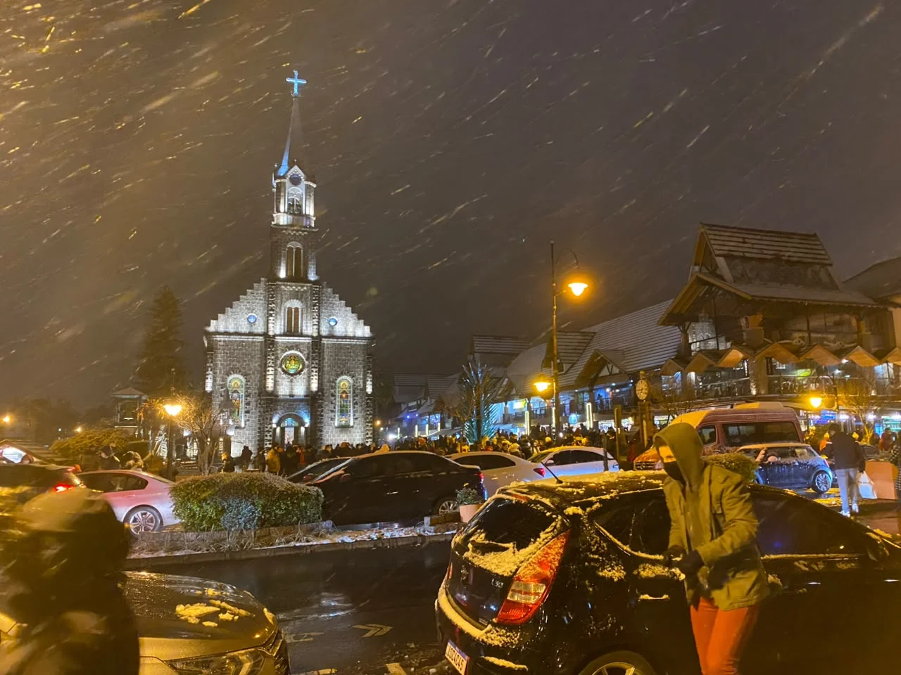 Há 5 anos, episódio de neve intensa encantava turistas na Serra gaúcha abc+