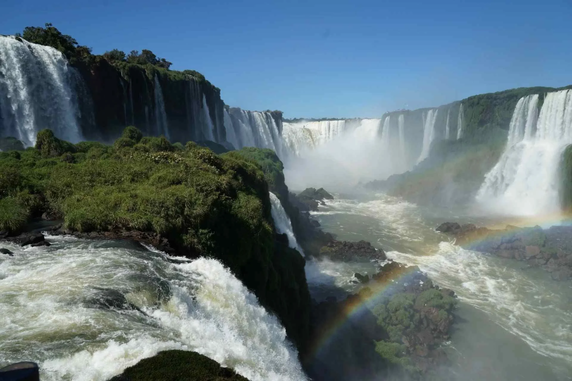 Cataratas do Iguaçu: Argentina desmonta passarela da Garganta do Diabo por alerta de cheias abc+