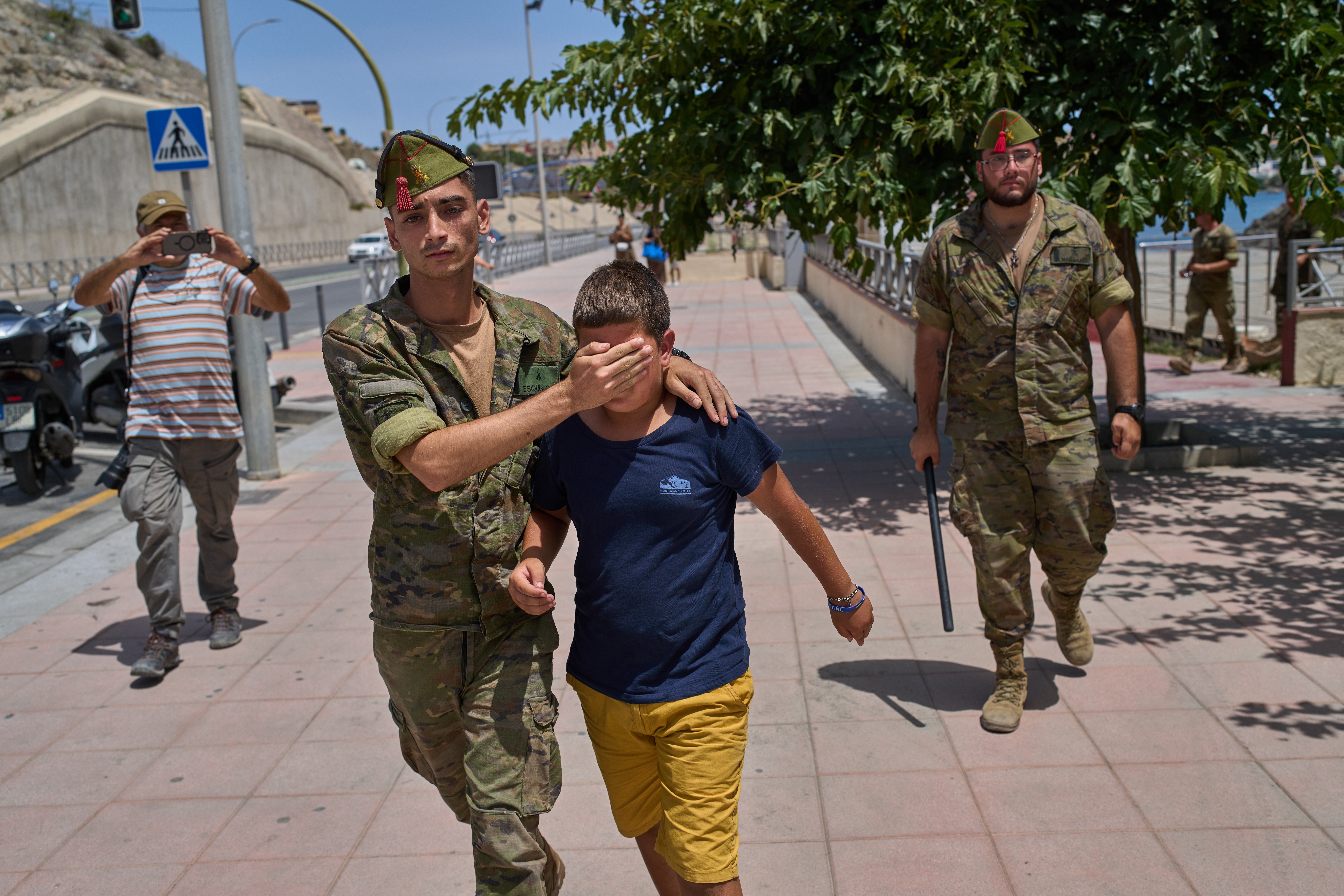 Crianças migrantes vivem limbo em Ceuta após travessia em massa G1