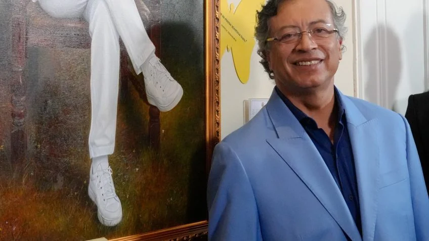 Posse de Espriella pode causar guerra civil na Colômbia, diz Petro