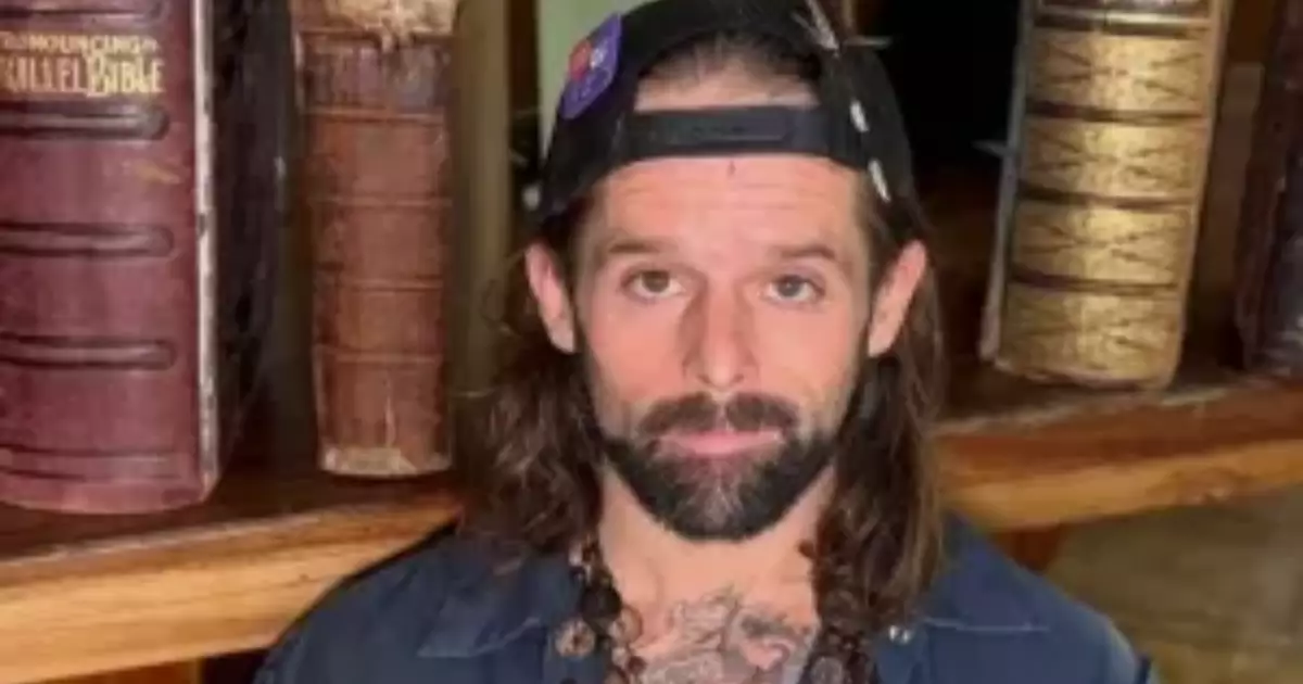 Influenciador morre aos 40 anos e companheira pede fim das especulações