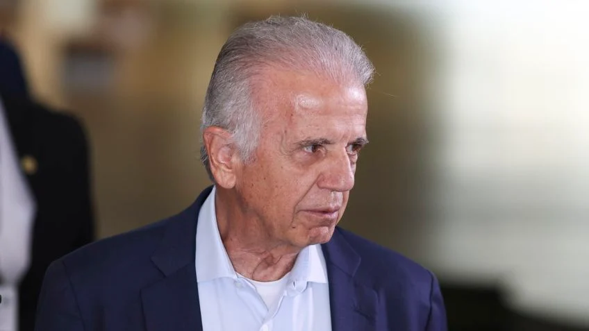 Múcio diz que abriria o portão em caso de invasão dos EUA