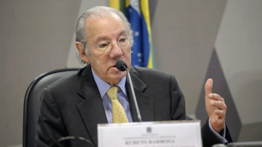 Governo tem tomar cuidado em resposta aos EUA, diz Barbosa