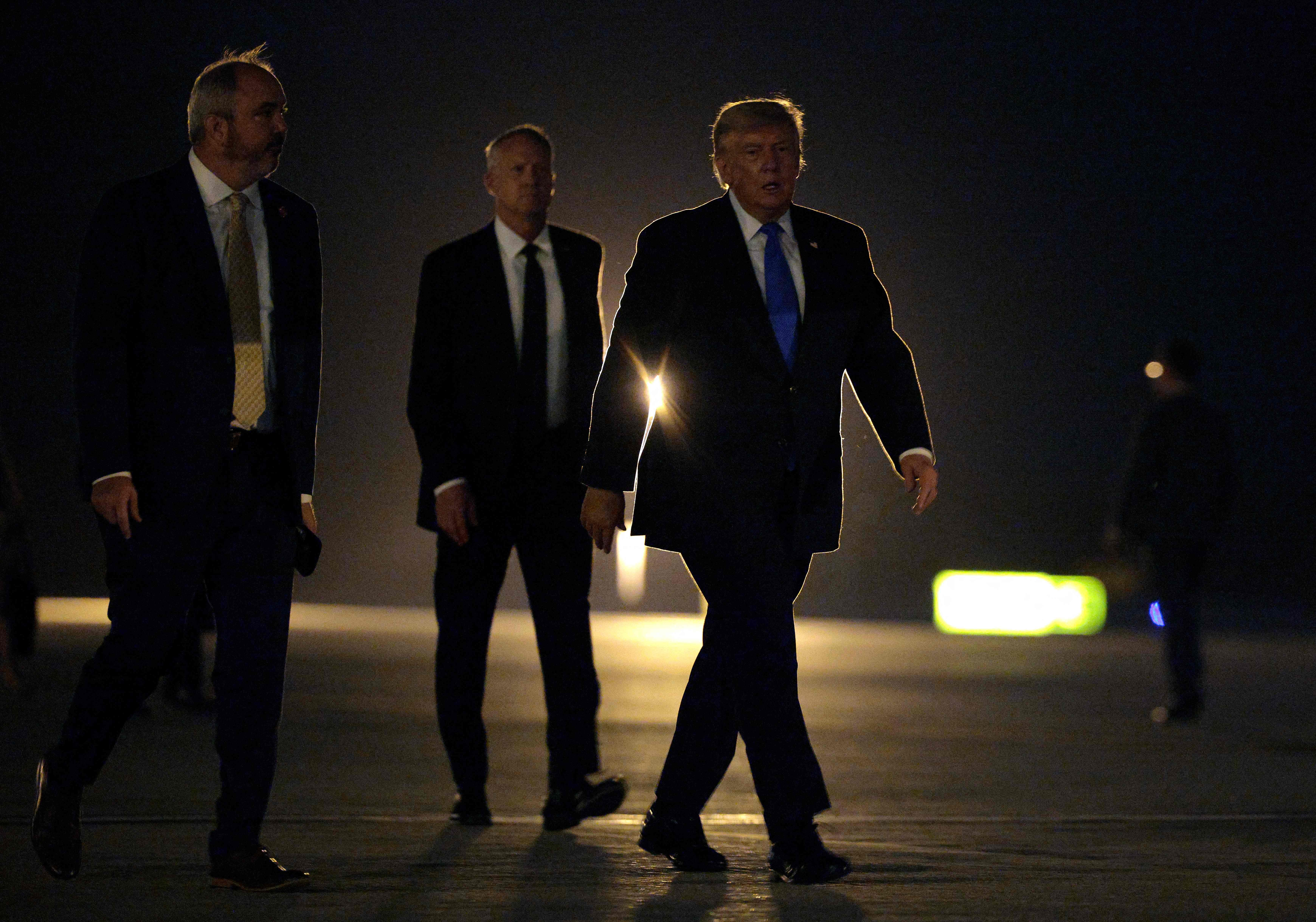 Homem armado é preso no campo de golfe de Donald Trump nos Estados Unidos