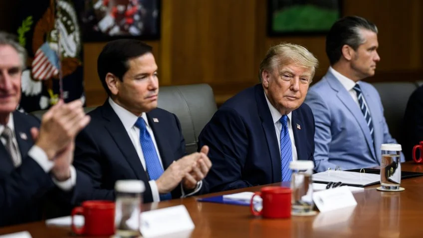 Trump diz que Ormuz será reaberto em breve ou Irã sofrerá ataque