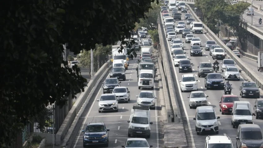 São Paulo tem 649 km de trânsito na manhã desta 4ª feira