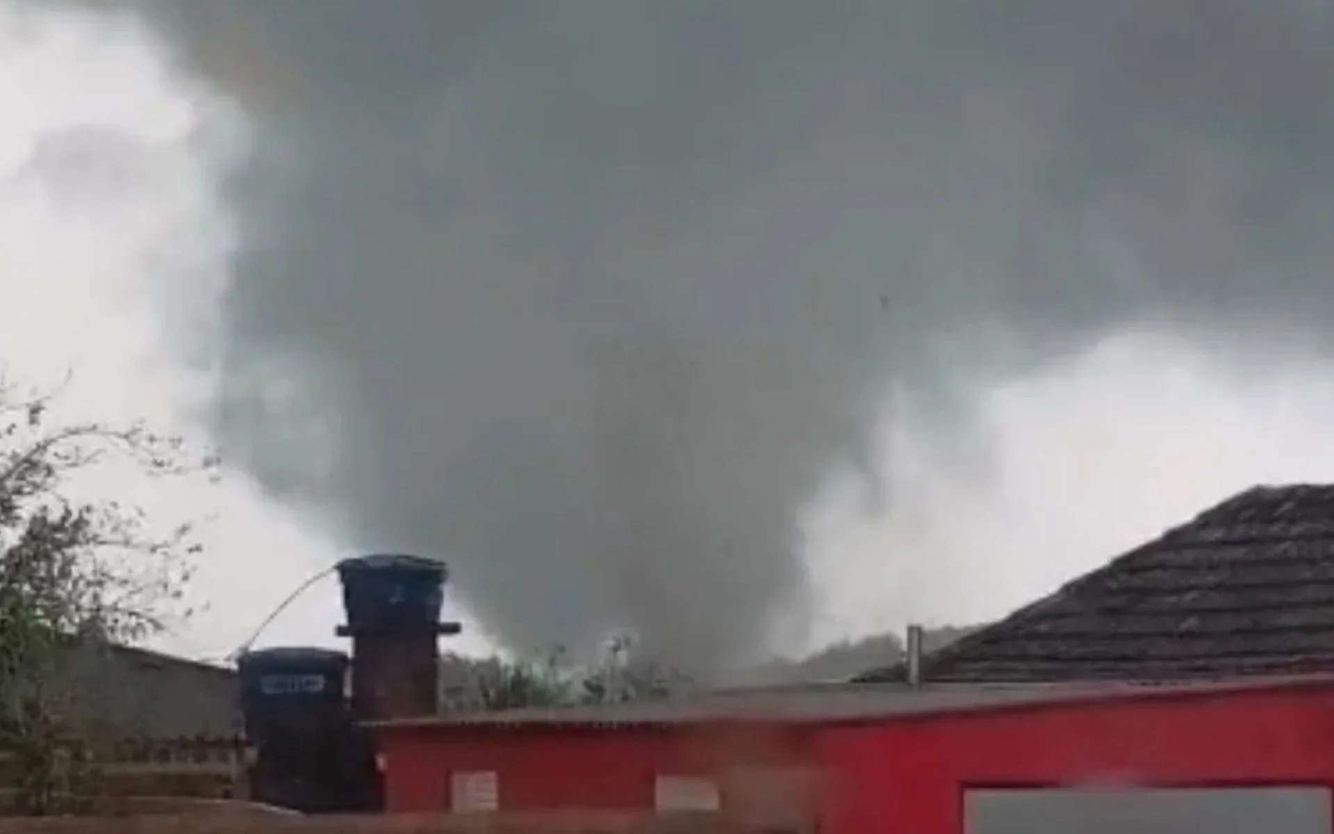 Onda de tempestades: Tornado atinge cidade gaúcha e assusta moradores veja vídeo abc+