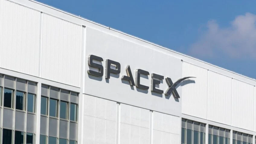 SpaceX e Tesla vão investir US$ 16,8 bi em fábrica de chips