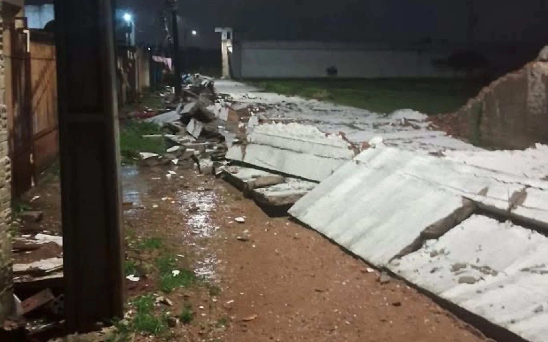 Onda de tempestades: Vendaval derruba muro de presídio no RS abc+