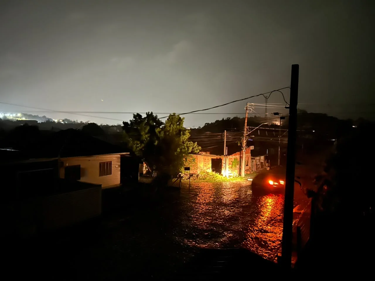 Vento passa dos 90 km/h no Vale do Paranhana há estragos na região abc+
