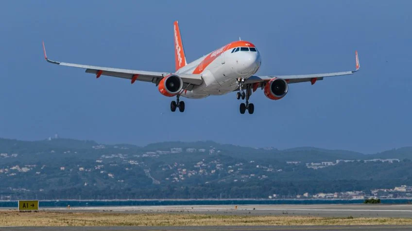 EasyJet é vendida por US$ 7,7 bilhões para empresa dos EUA