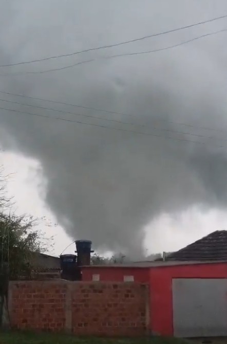 Com ventos de até 120 km/h, temporal tem tornado, gera ...
