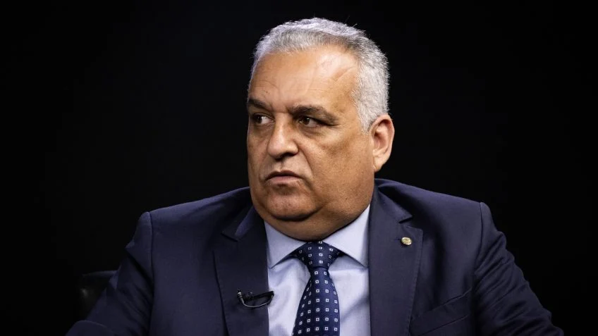 Sem provas, PT critica vice de Flávio nas redes sociais