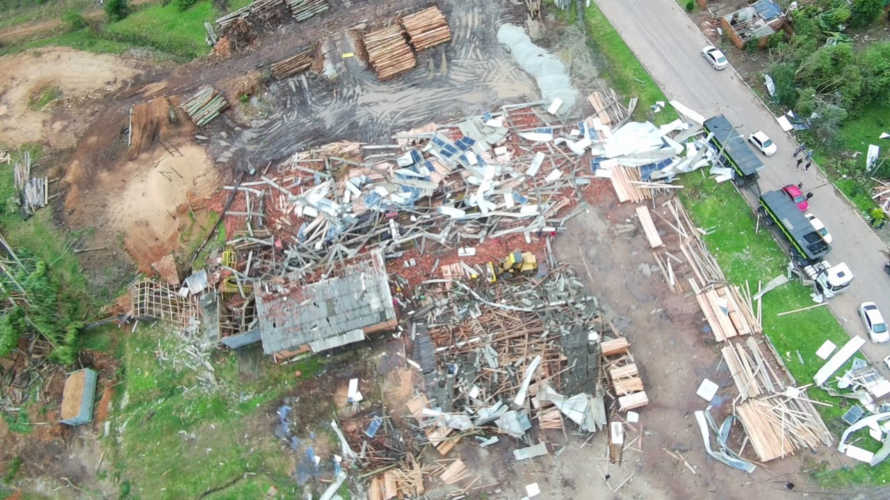 Temporal no RS e tornado deixam um morto e atingem 105 cidades G1