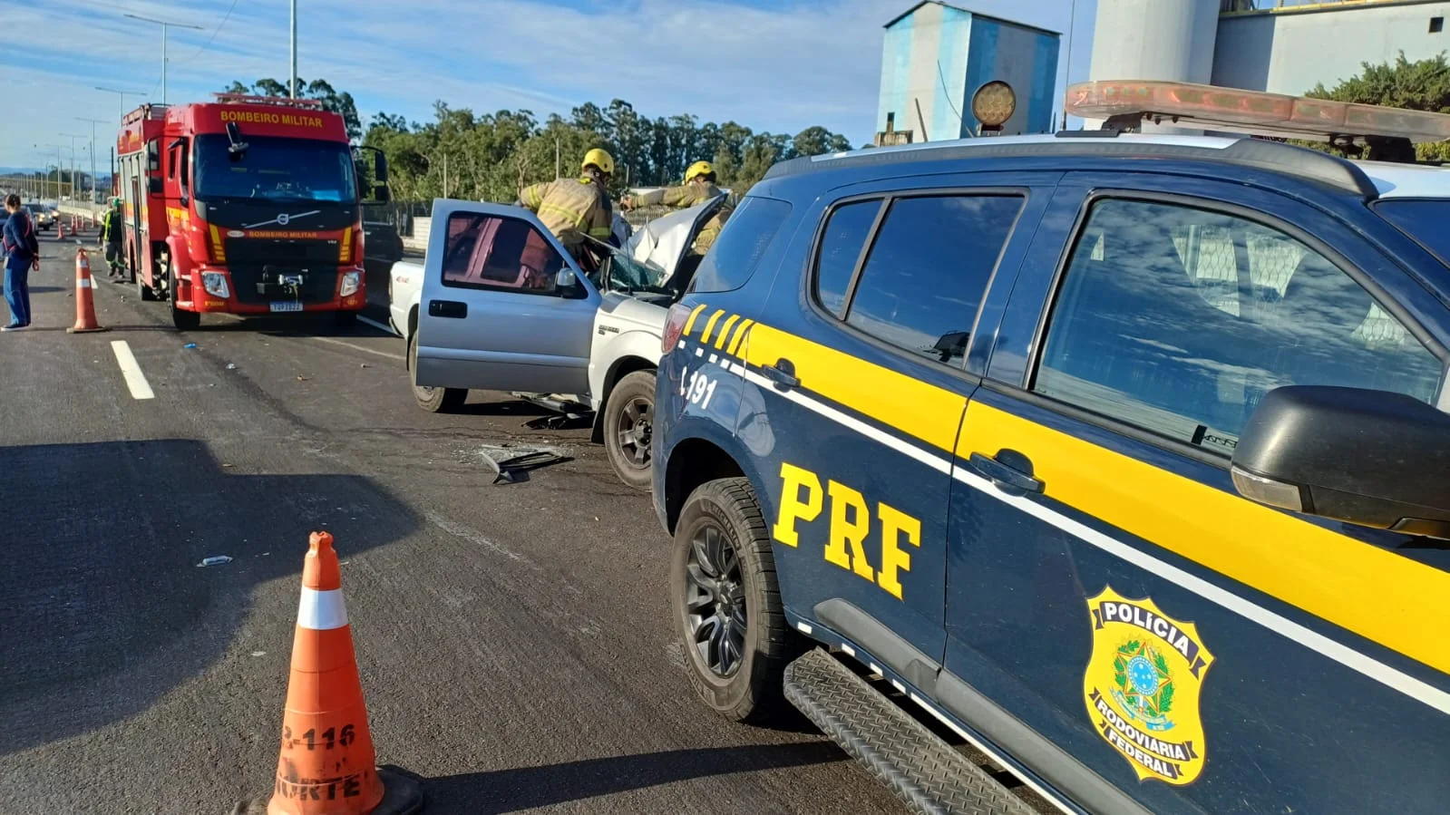 BR-116: Motorista morre após colidir em caminhão no Vale do Sinos abc+