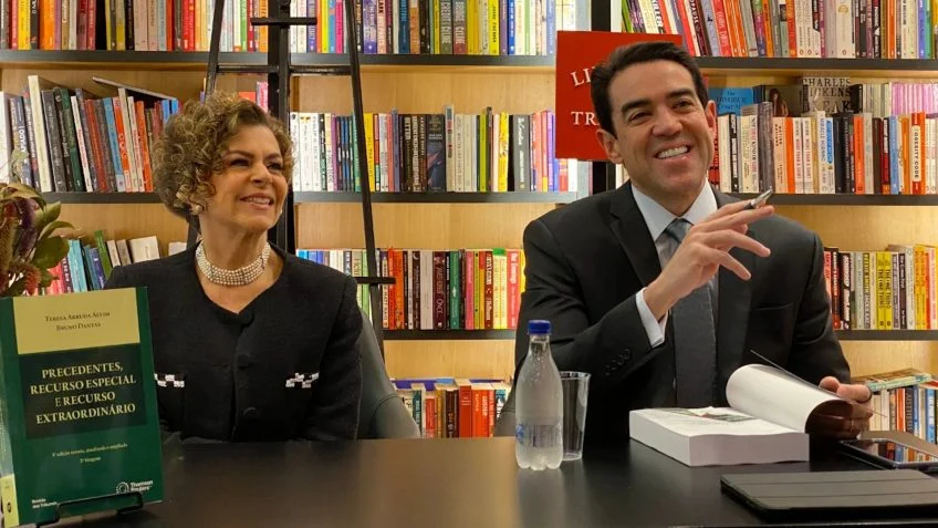 Bruno Dantas lança livro e fala em hipertrofia de tribunais superiores