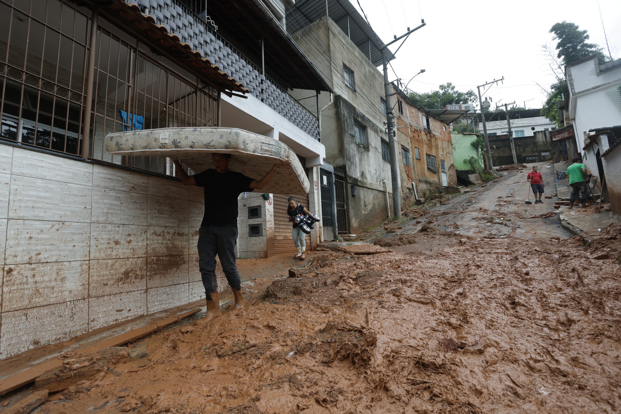 Desastres climáticos causaram perdas de R$ 6,6 bilhões no Brasil neste ano e El Niño pode intensificar danos, diz relatório