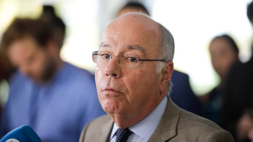 Milei deve parar imediatamente com agressões, diz Mauro Vieira