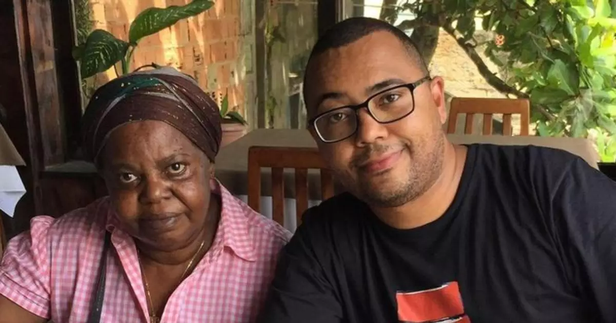 Tristeza Dudu Nobre chora morte da mãe em pleno Dia dos Pais