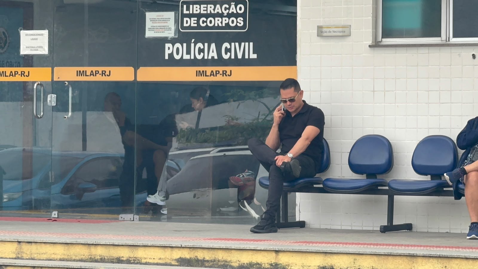 Pai de adolescente morta em acidente de helicóptero volta ao IML G1