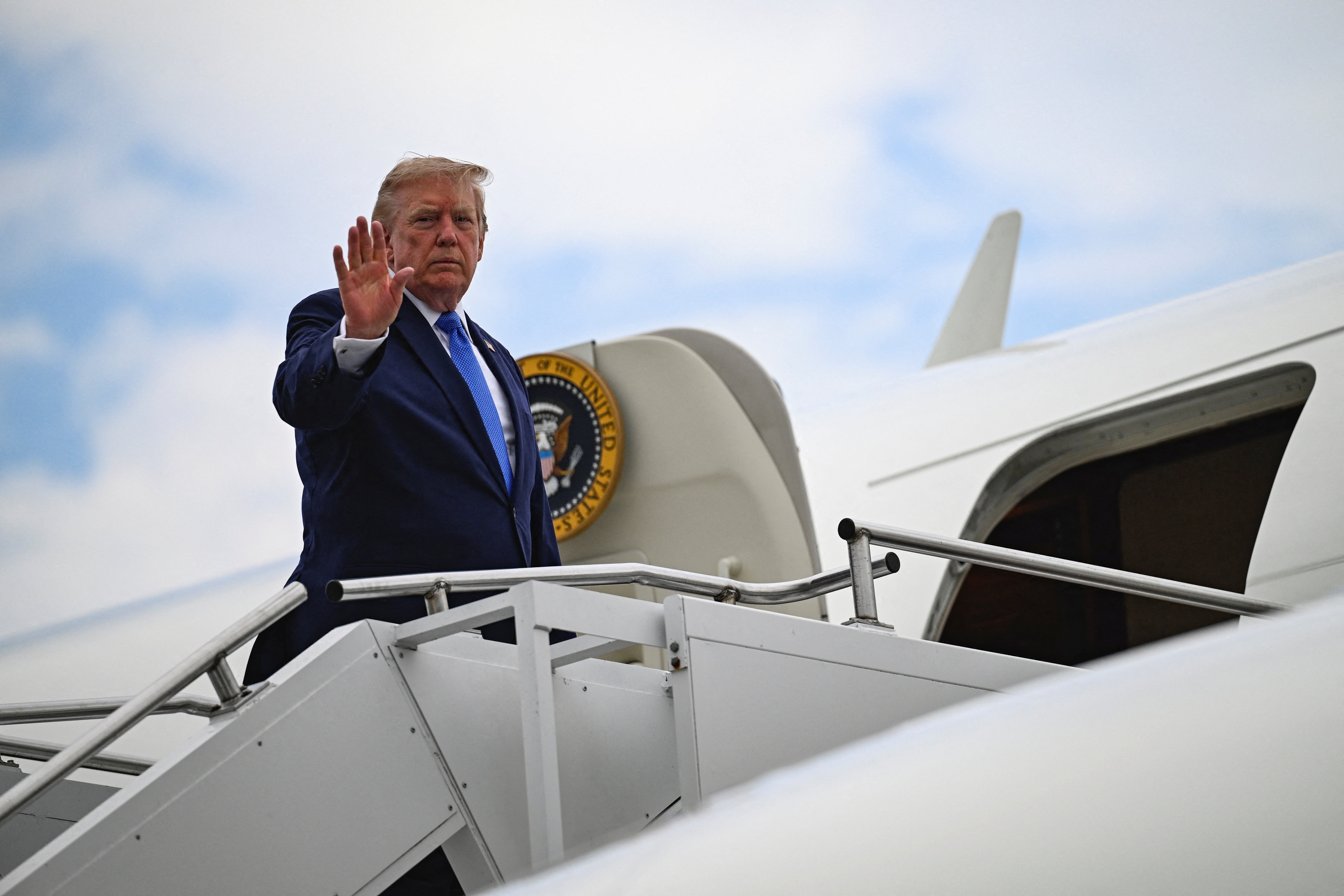 Trump foi escondido em caminhão e fez voo secreto por ameaça do Irã G1