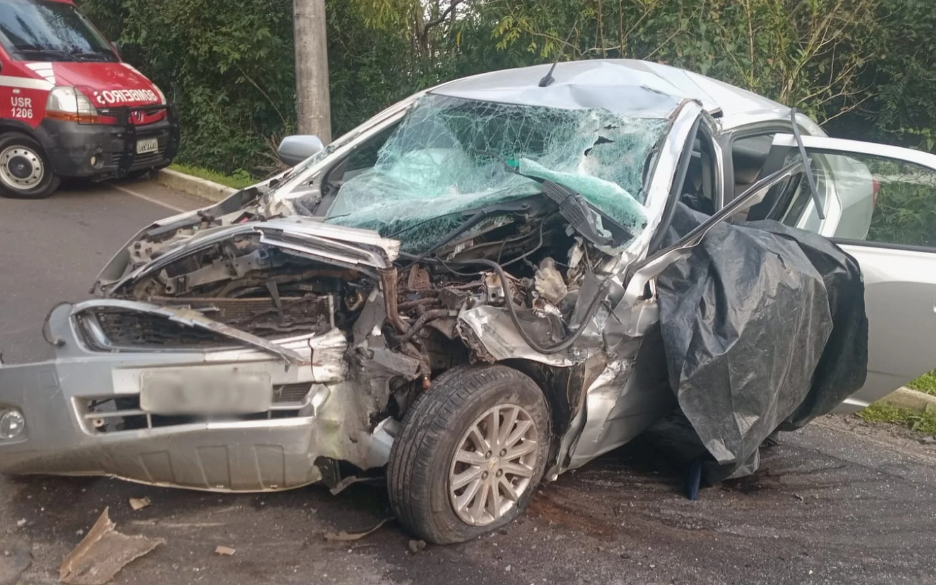 Uma mulher morre e outra fica ferida em acidente entre carro e micro-ônibus no Vale do Caí abc+